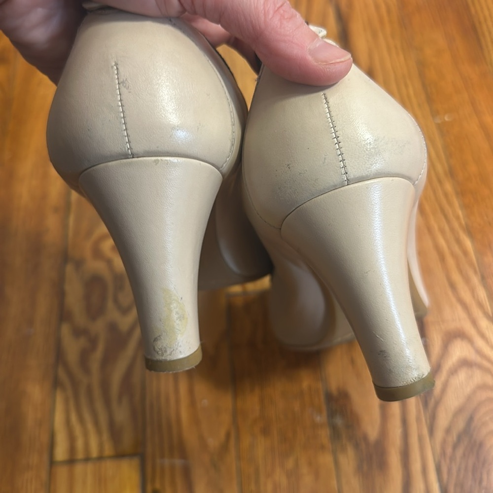 Stuart Weitzman Cream And Black Elastic Trim Easi… - image 4